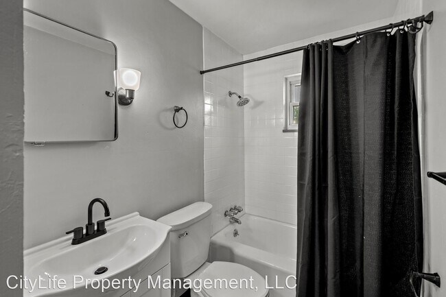Foto del edificio - 3 br, 1 bath House - 2727 Versailles Avenue