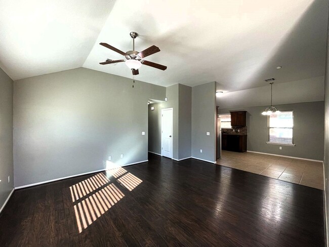 Foto del edificio - Charming 3 Bedroom 2 Bath home in Moore, OK!