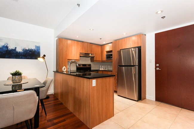 Building Photo - 2727 Rue Saint-Patrick