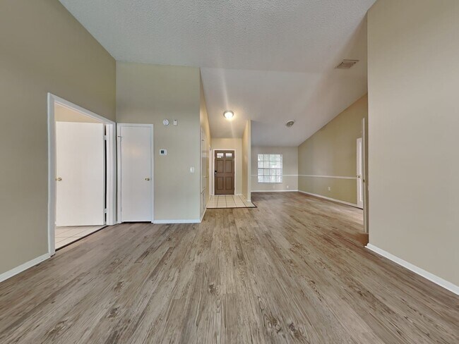 Foto del edificio - 15008 Redcliff Dr