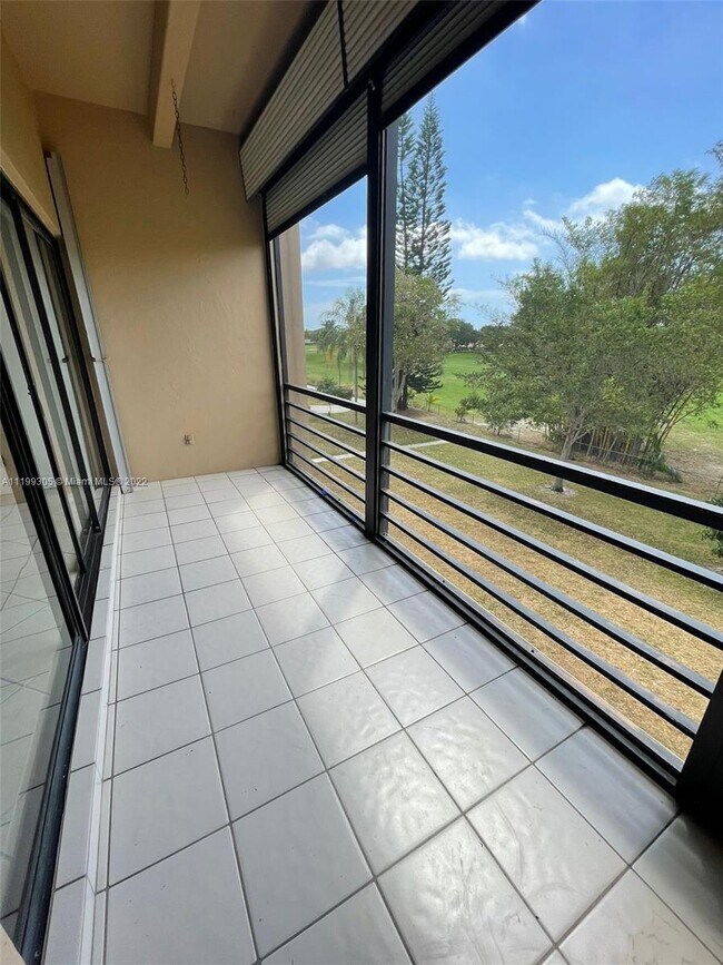 Building Photo - 4000 N Hills Dr
