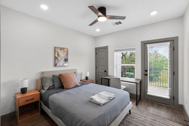 Foto del edificio - 2450 Wickersham Ln