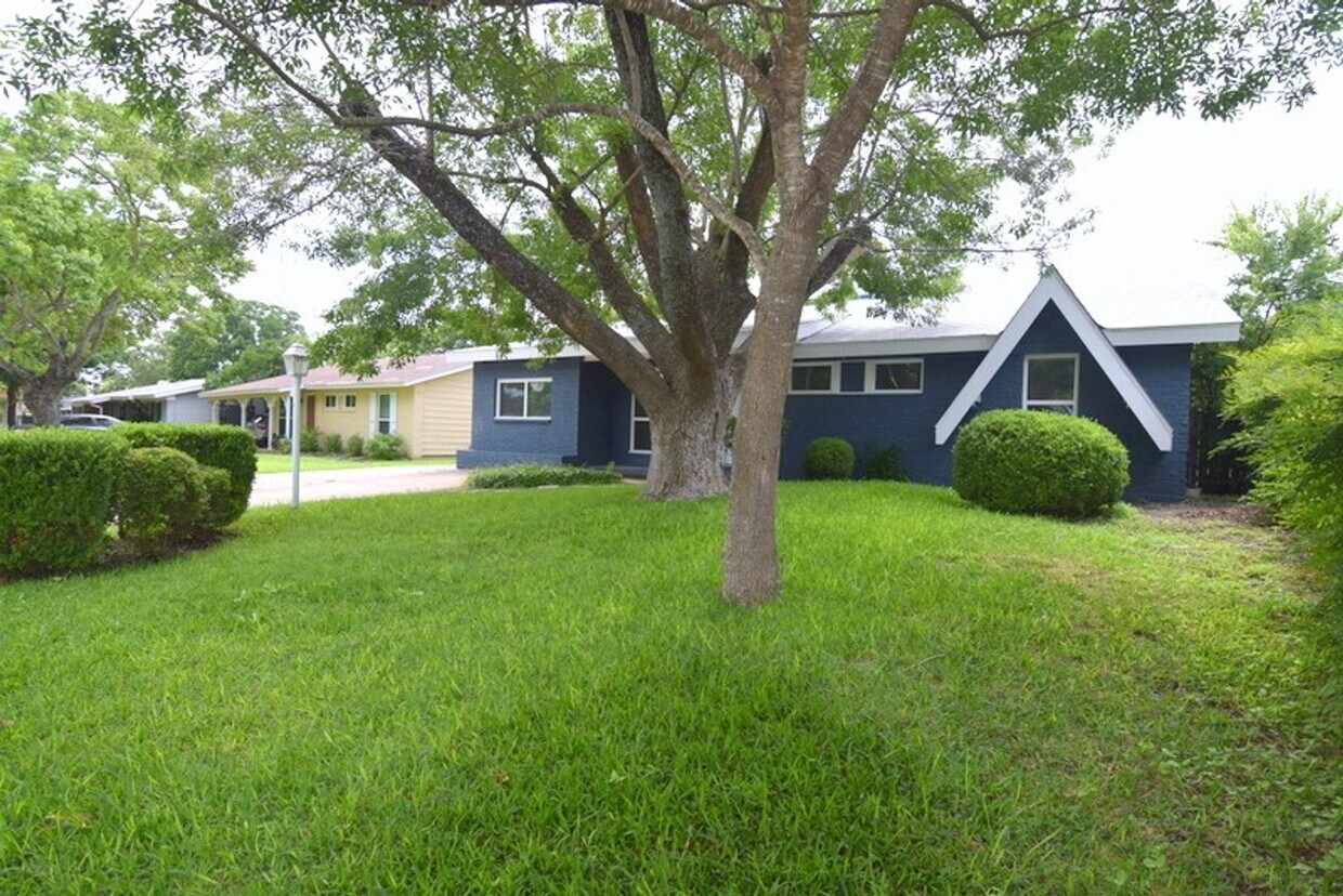 Foto principal - 7513 Carriage Dr