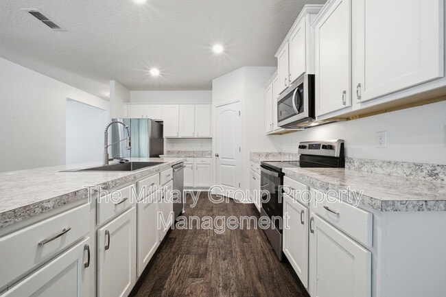 Building Photo - 7814 Meadow Walk Ln
