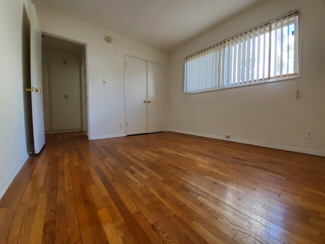 Foto del edificio - 5131 Bakman Ave