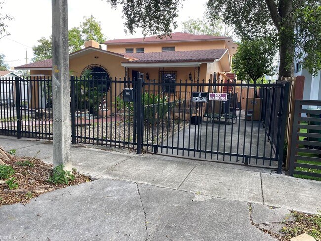 Foto del edificio - 3 br, 1 bath House - 1001 SW 13th Ave  1 Bath