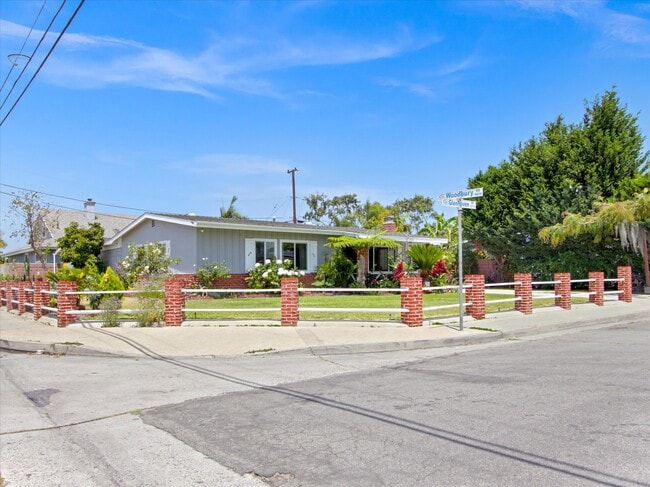 Building Photo - 13701 Glenhaven Dr