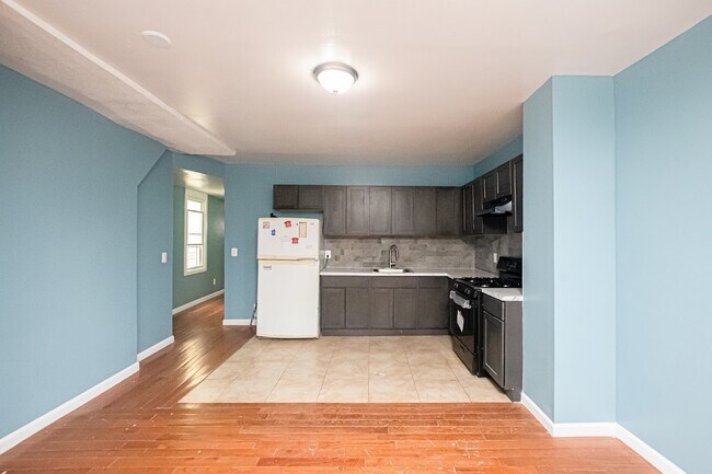Building Photo - 377 S 18th St