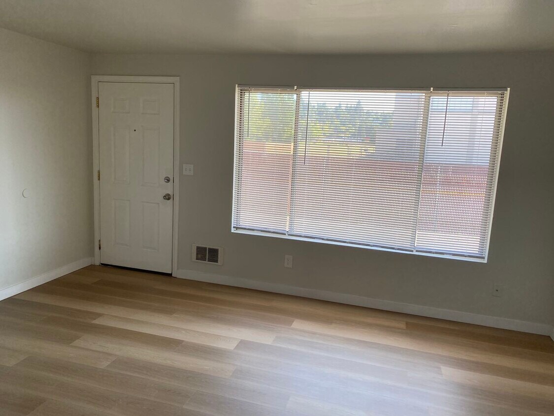 703 Woodford Ave N Unit 2, Kent, WA 98031 Apartments in Kent, WA