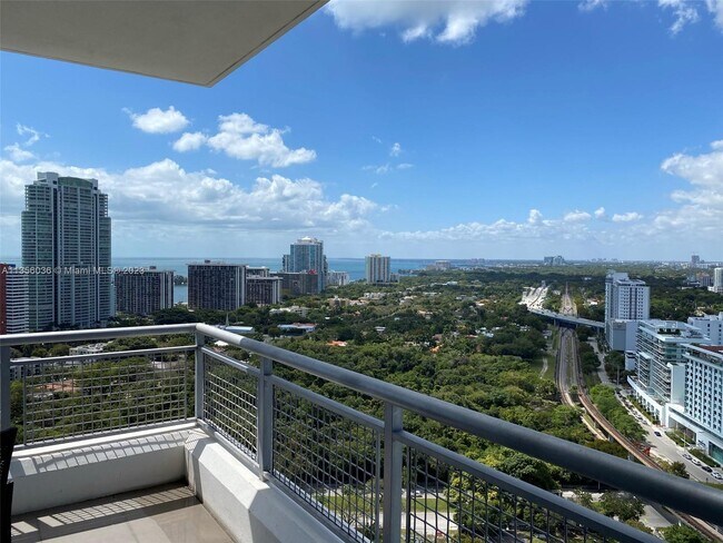 Foto del edificio - 60 SW 13th St
