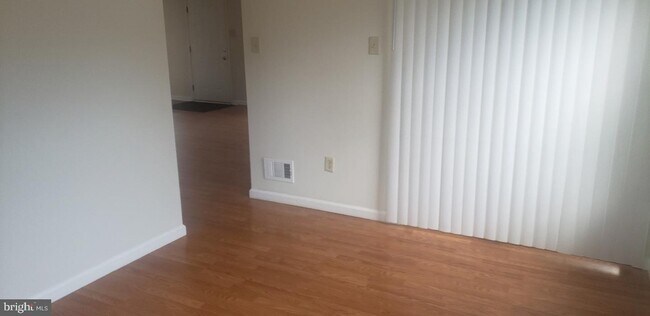Building Photo - 441 Redbud Ct