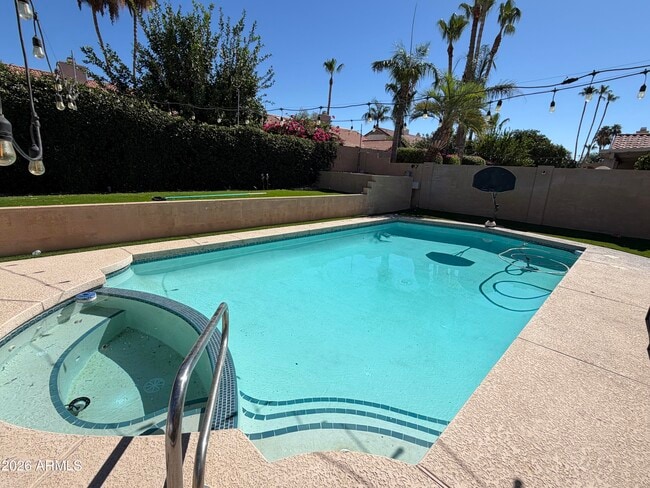 Building Photo - 9016 E Sahuaro Dr