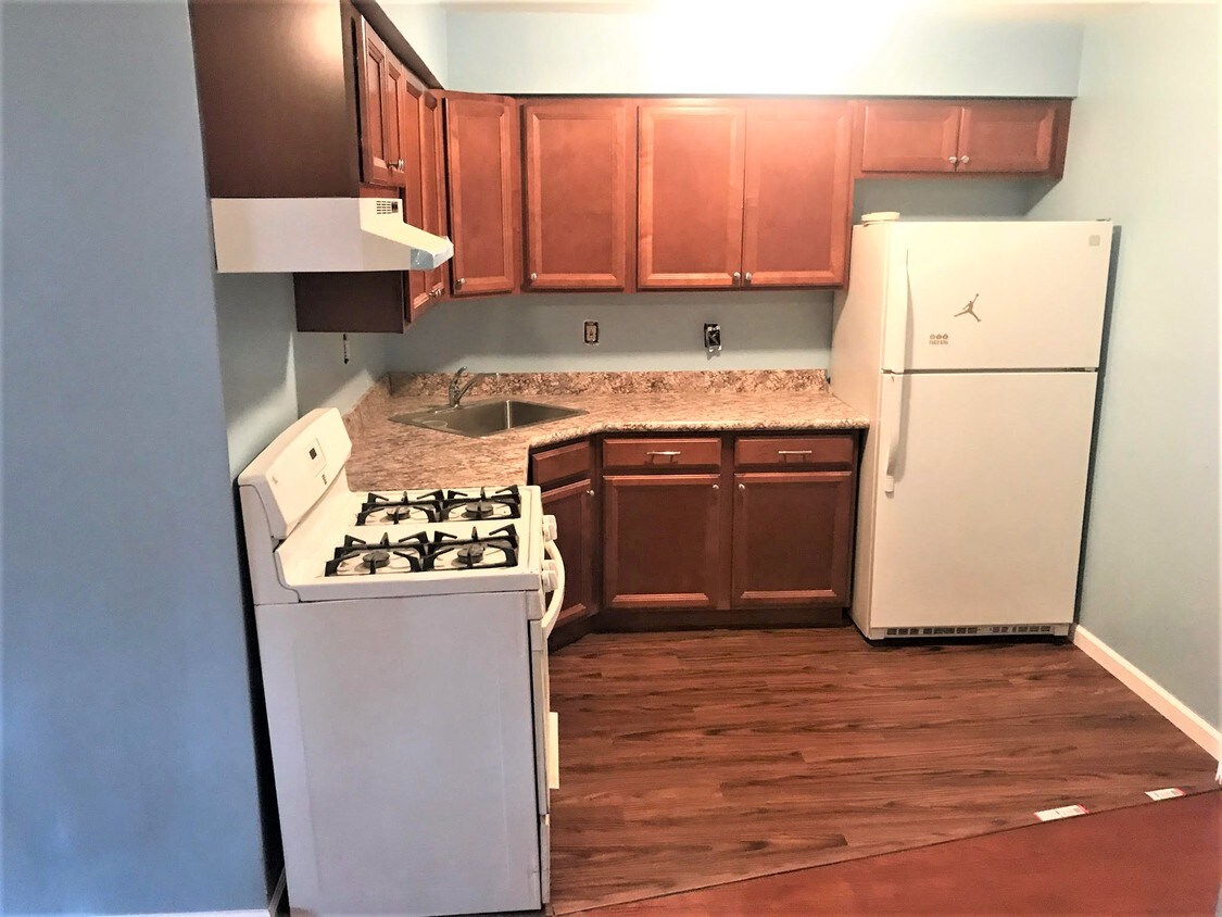 Kitchen - 1017 E 233rd St