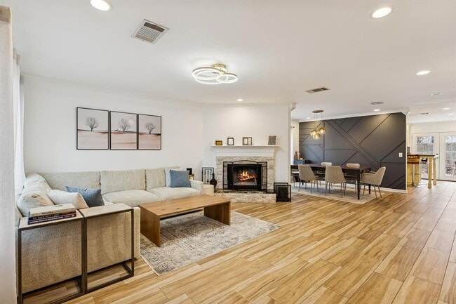 Building Photo - 2117 Kaiser Dr