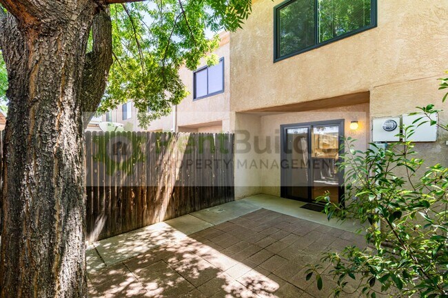 Foto del edificio - 6041 Sequoia Rd NW