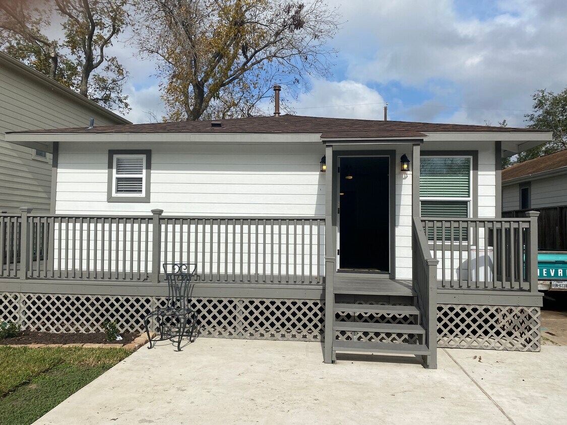 Exterior of home - 923 E 36th St
