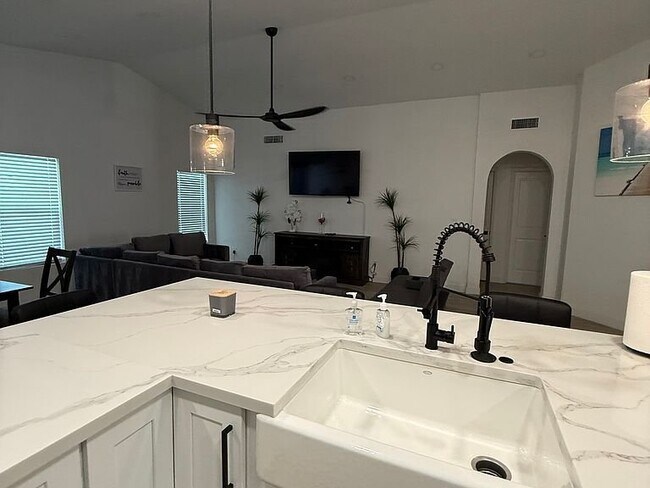 Foto del edificio - 8575 N 107th Dr