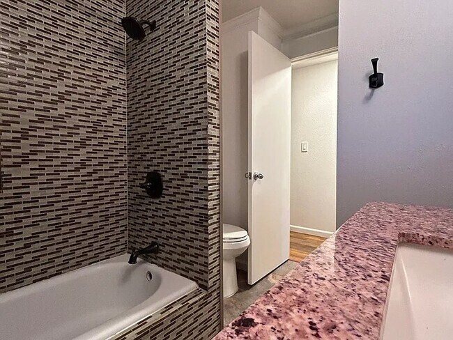 Foto del edificio - Charming 3-Bedroom Rambler in Seatac Avail...