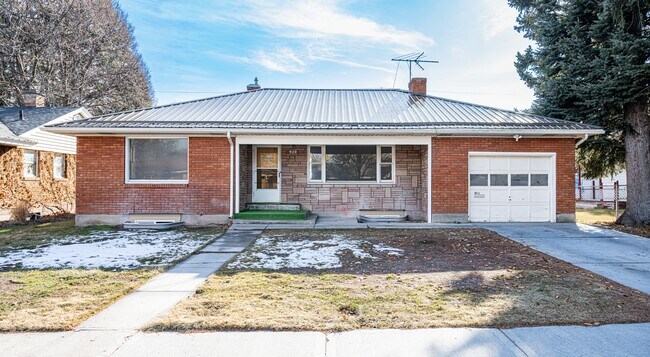 Building Photo - 920 9th St