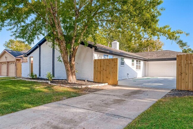 Foto del edificio - 7719 Dawnridge Dr