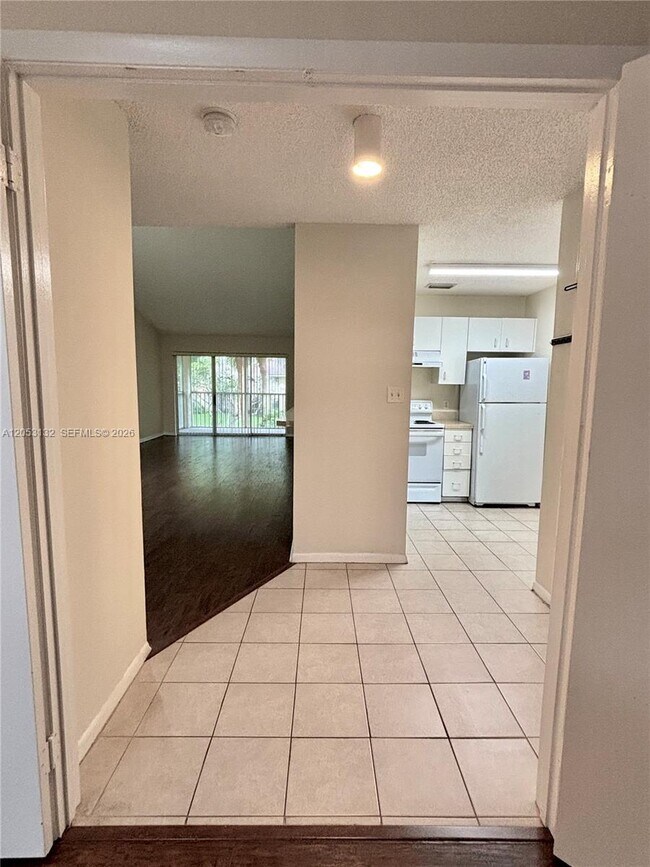 Building Photo - 1040 Coral Club Dr