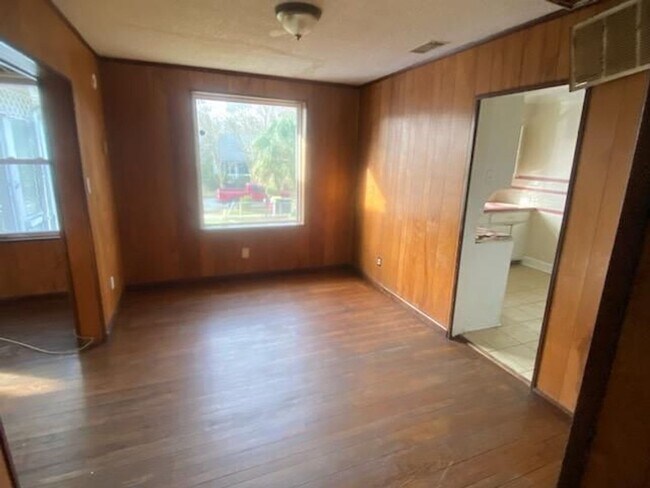 Foto del edificio - !!!Available Now!!!