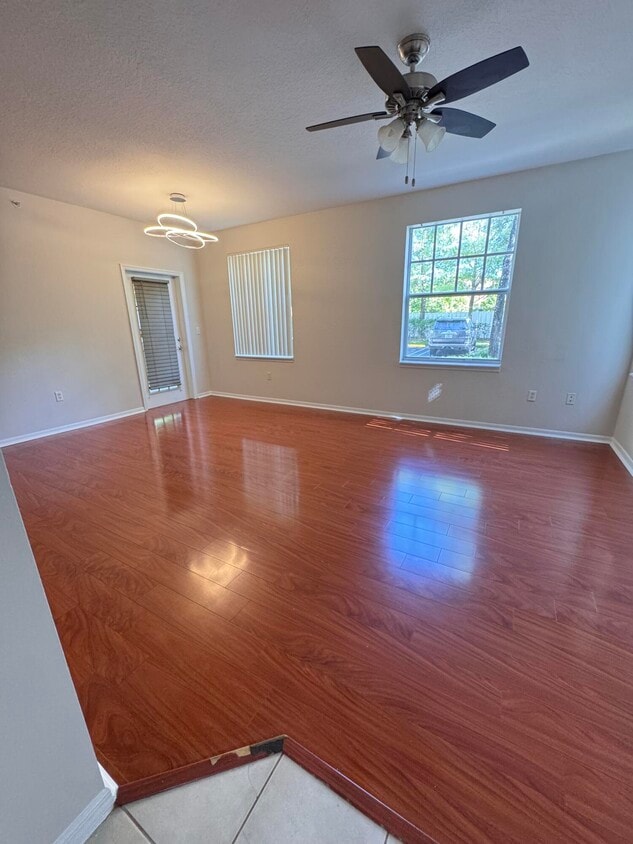 Foto principal - 6906 W Sample Rd