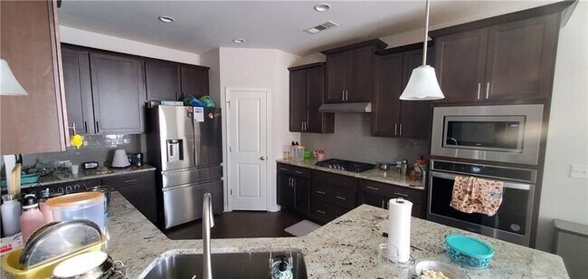 Foto del edificio - 4710 Falls River Dr