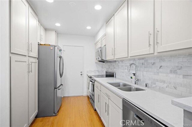 Foto del edificio - 2345 Roscomare Rd