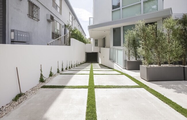 Foto del edificio - 1125 N Kings Rd