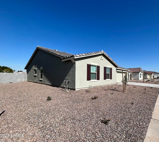 Building Photo - 11414 W La Reata Ave