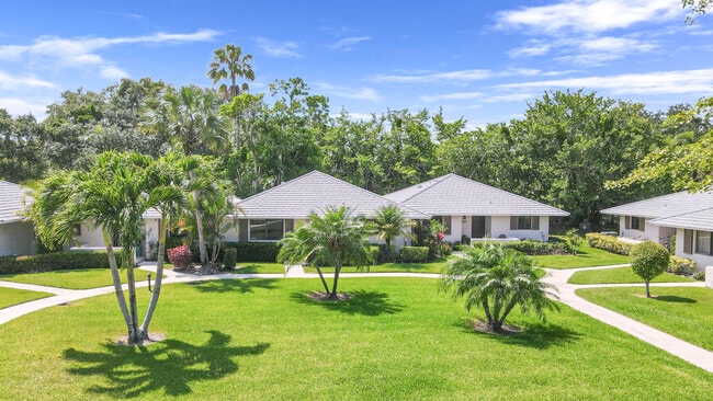 Foto del edificio - 825 Club Dr