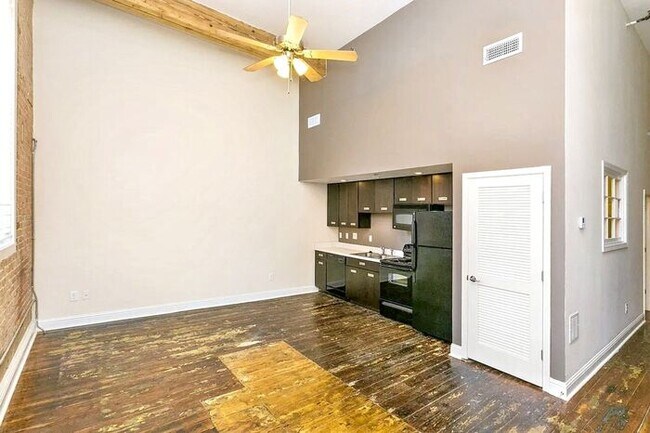 Foto del edificio - 215 N Court St