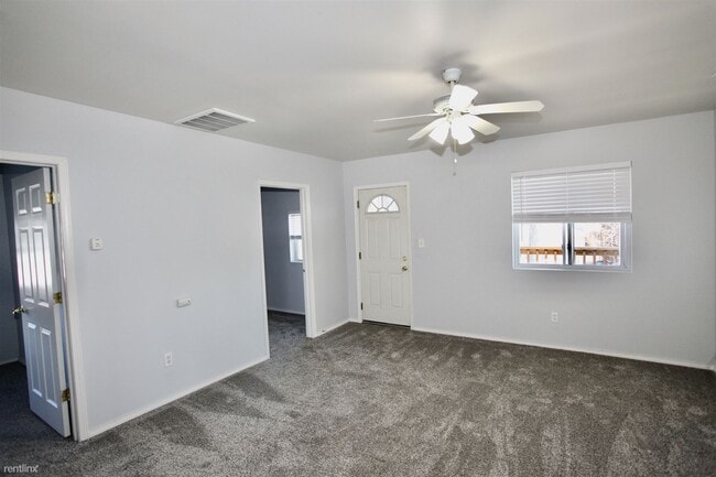 Building Photo - 2 br, 1 bath  - 3413 Gilbert St Unit 2F