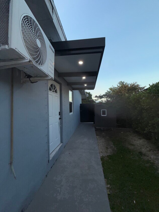 Foto principal - 7615 SW 18th St