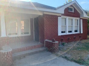 Building Photo - 136 Glendale St