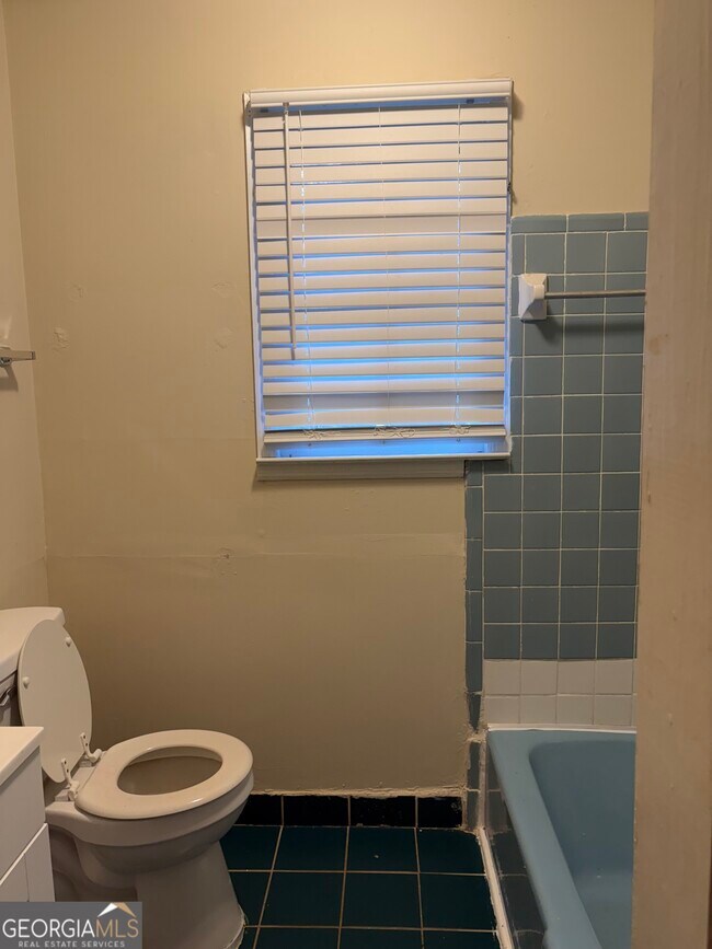 Foto del edificio - 1379 Wills Pl