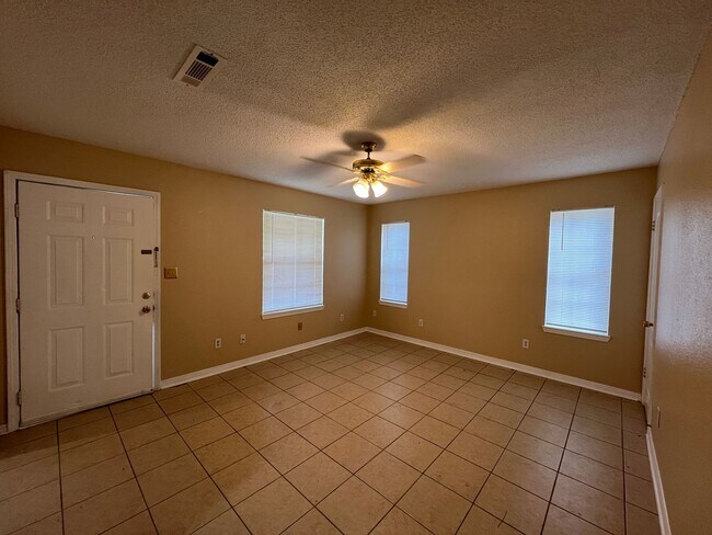 Foto del edificio - Updated 3/2