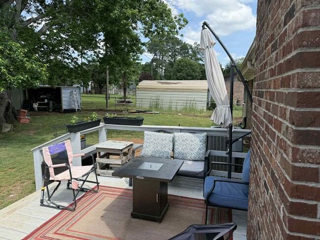 Building Photo - Fully Furnished Retreat with a Dream Backyard