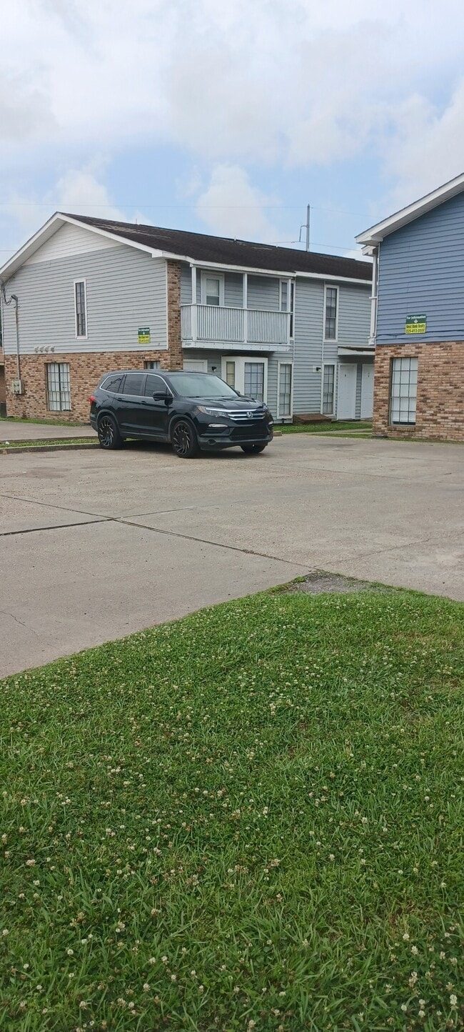 Building Photo - 120 Oak Ridge Ave