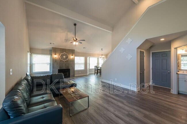 Foto del edificio - 898 Halston Ct