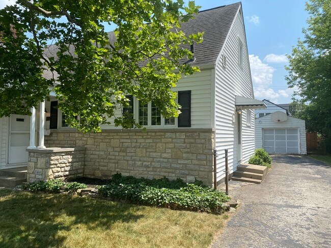 Foto del edificio - 3 Bedroom 1.5 Bathroom Single Family Home in Upper Arlington. OH