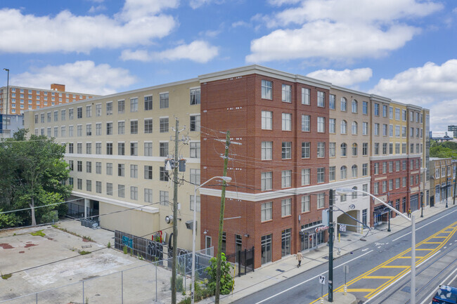 Building Photo - 200 Edgewood | Student Housing