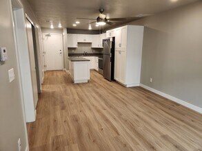Building Photo - 1032 E 400 S