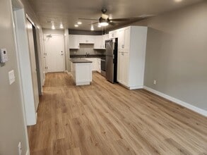 Building Photo - 1032 E 400 S