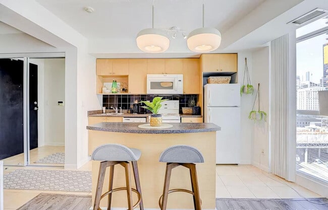 Photo du bâtiment - 81 Bay St.