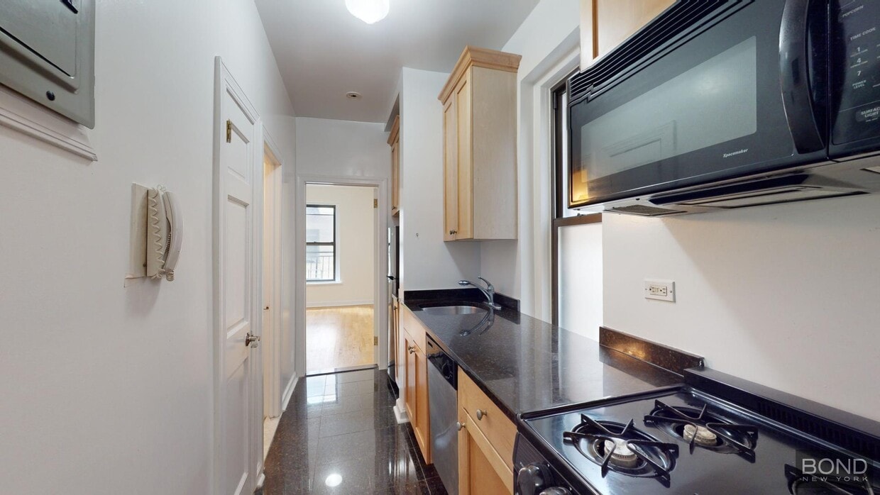 Building Photo - 152-156 East 84th Street