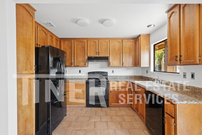 Building Photo - Sophisticated 3 Bedroom Home in Ridge Poin...