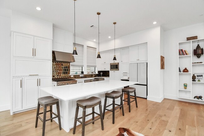 Building Photo - 2303 Yupon St