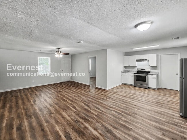 Building Photo - 725 W Creek Cir